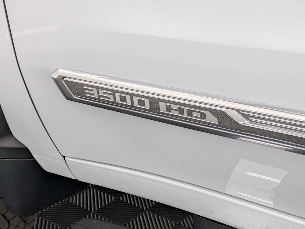 Thumbnail: 2026 Chevrolet Silverado 3500 - 7