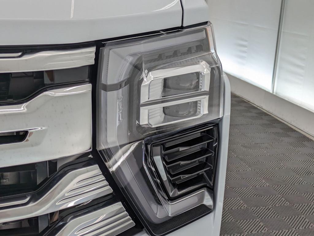 Thumbnail: 2026 Chevrolet Silverado 3500 - 22
