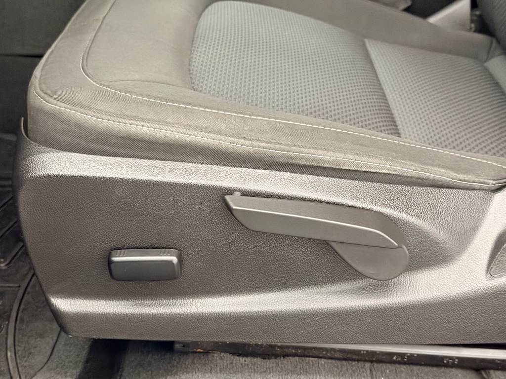 Thumbnail: 2022 Chevrolet Colorado - 26