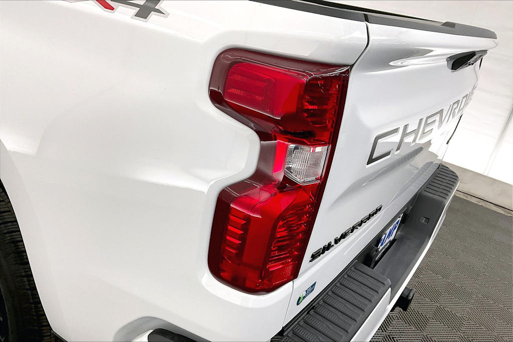 2024 Chevrolet Silverado 1500 Custom 32