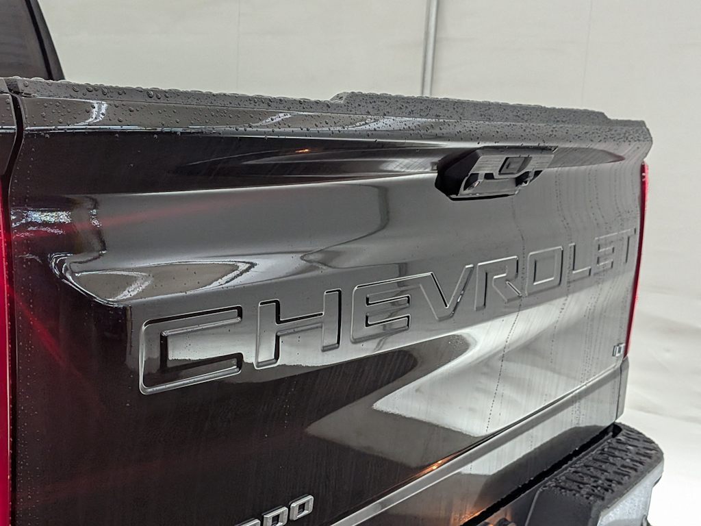 Thumbnail: 2026 Chevrolet Silverado 1500 - 26