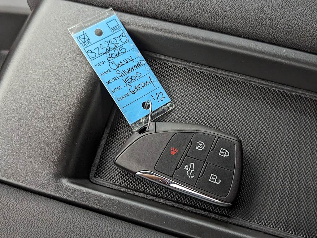 Thumbnail: 2025 Chevrolet Silverado 1500 - 18