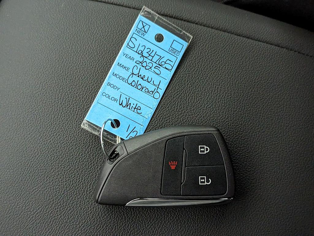 Thumbnail: 2025 Chevrolet Colorado - 18