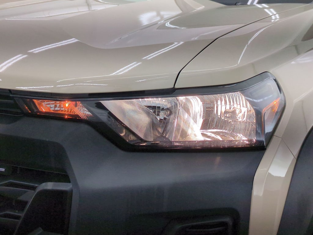 Thumbnail: 2023 Chevrolet Colorado - 24