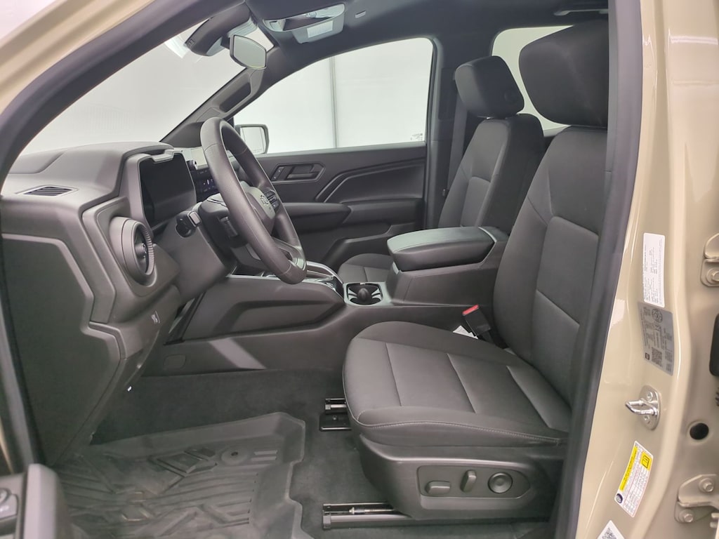 Thumbnail: 2023 Chevrolet Colorado - 11