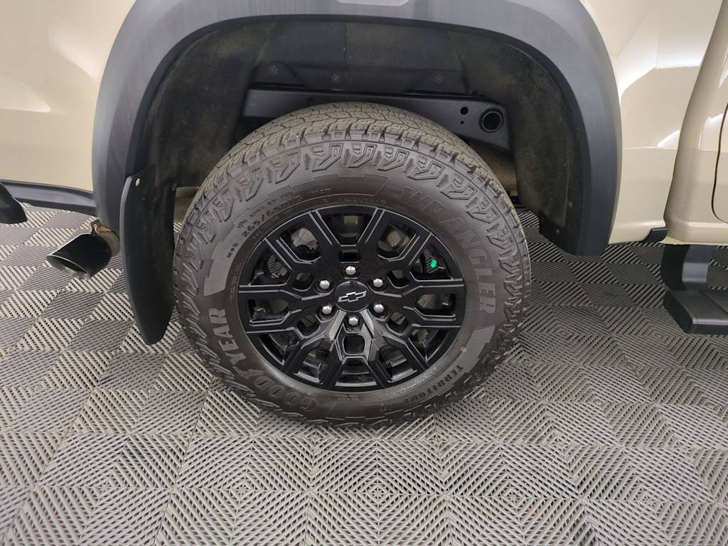 Thumbnail: 2023 Chevrolet Colorado - 8