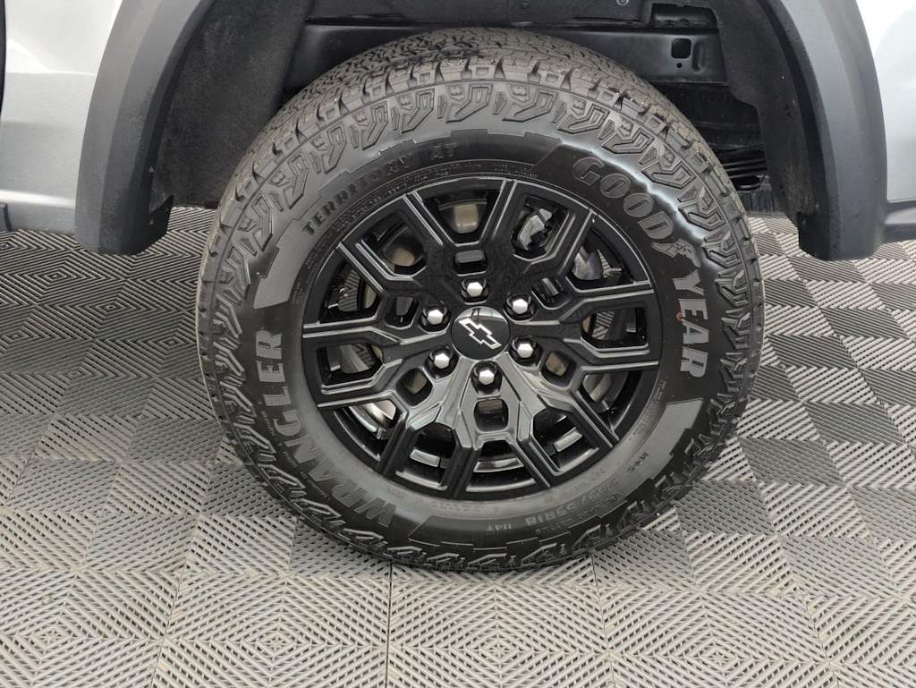 Thumbnail: 2024 Chevrolet Colorado - 8