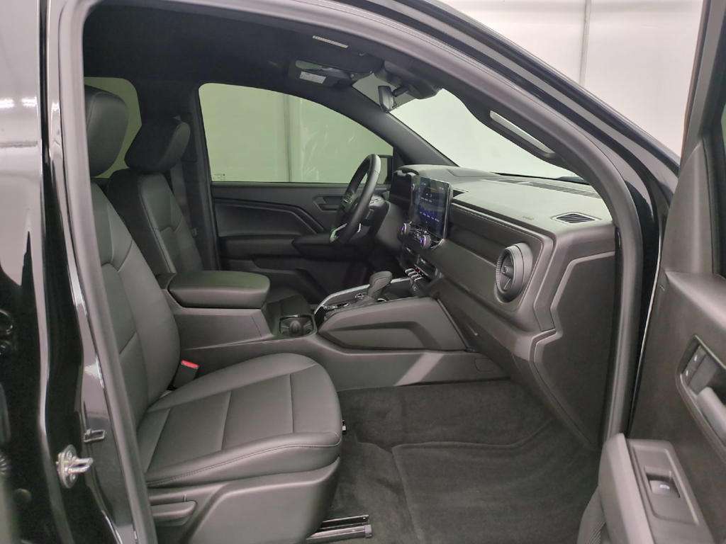 Thumbnail: 2026 Chevrolet Colorado - 12