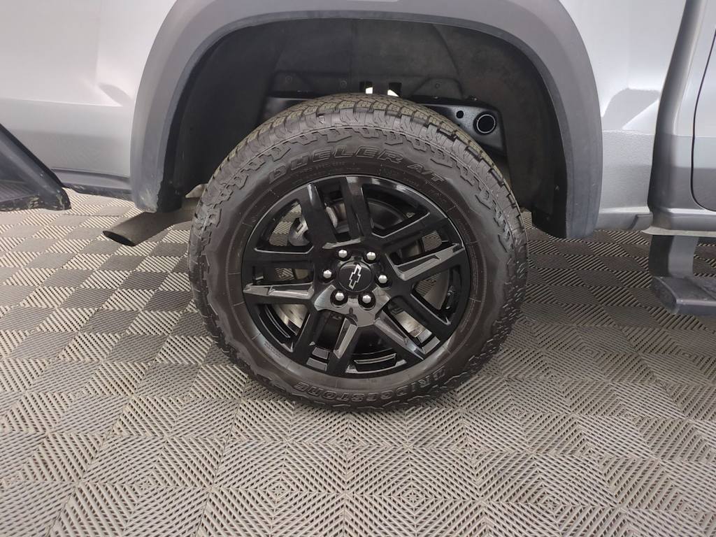 Thumbnail: 2024 Chevrolet Colorado - 8
