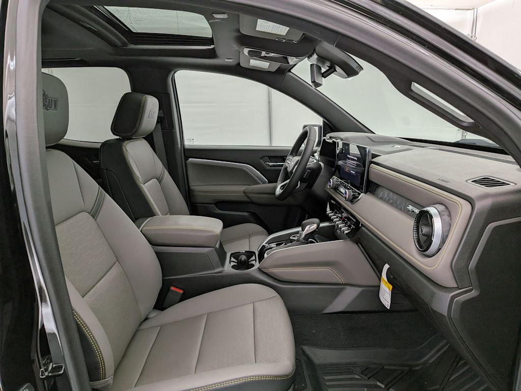 Thumbnail: 2026 Chevrolet Colorado - 12