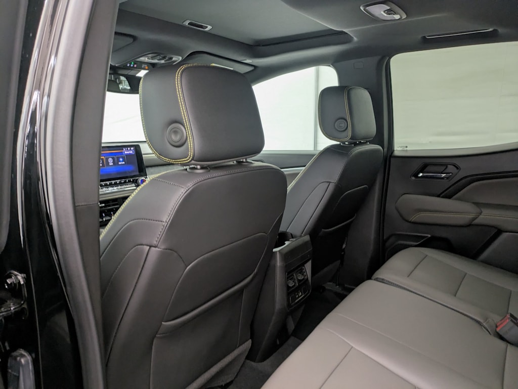 Thumbnail: 2023 Chevrolet Colorado - 12