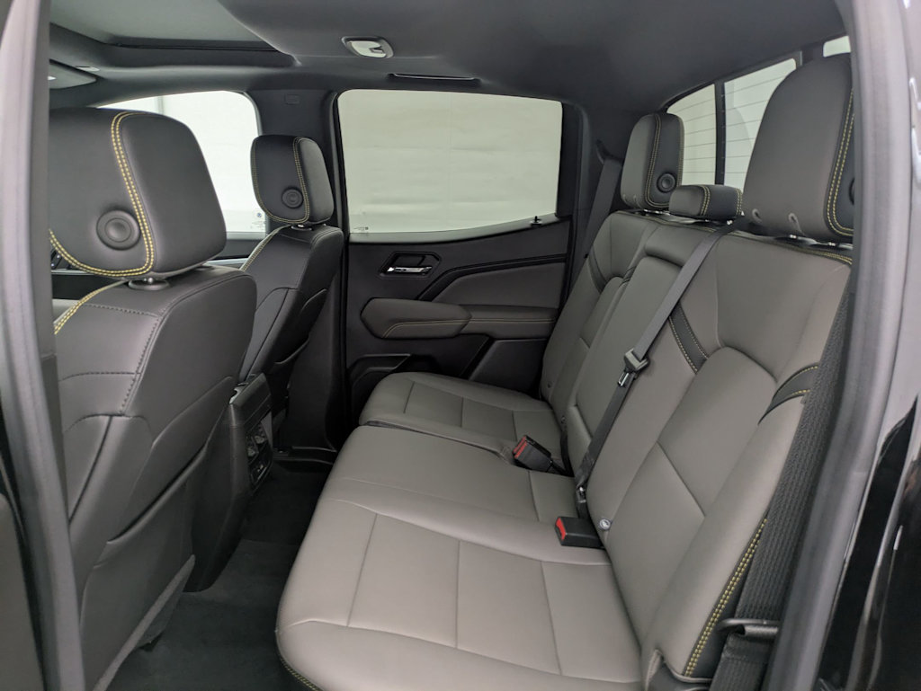 Thumbnail: 2023 Chevrolet Colorado - 31