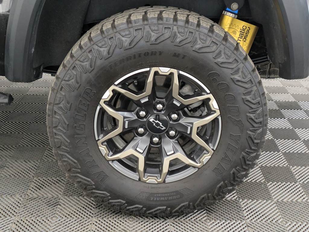 Thumbnail: 2023 Chevrolet Colorado - 7