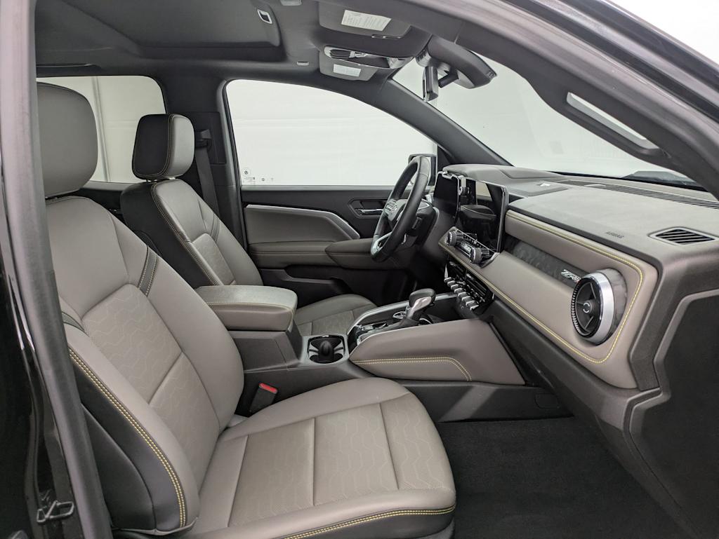 Thumbnail: 2023 Chevrolet Colorado - 11