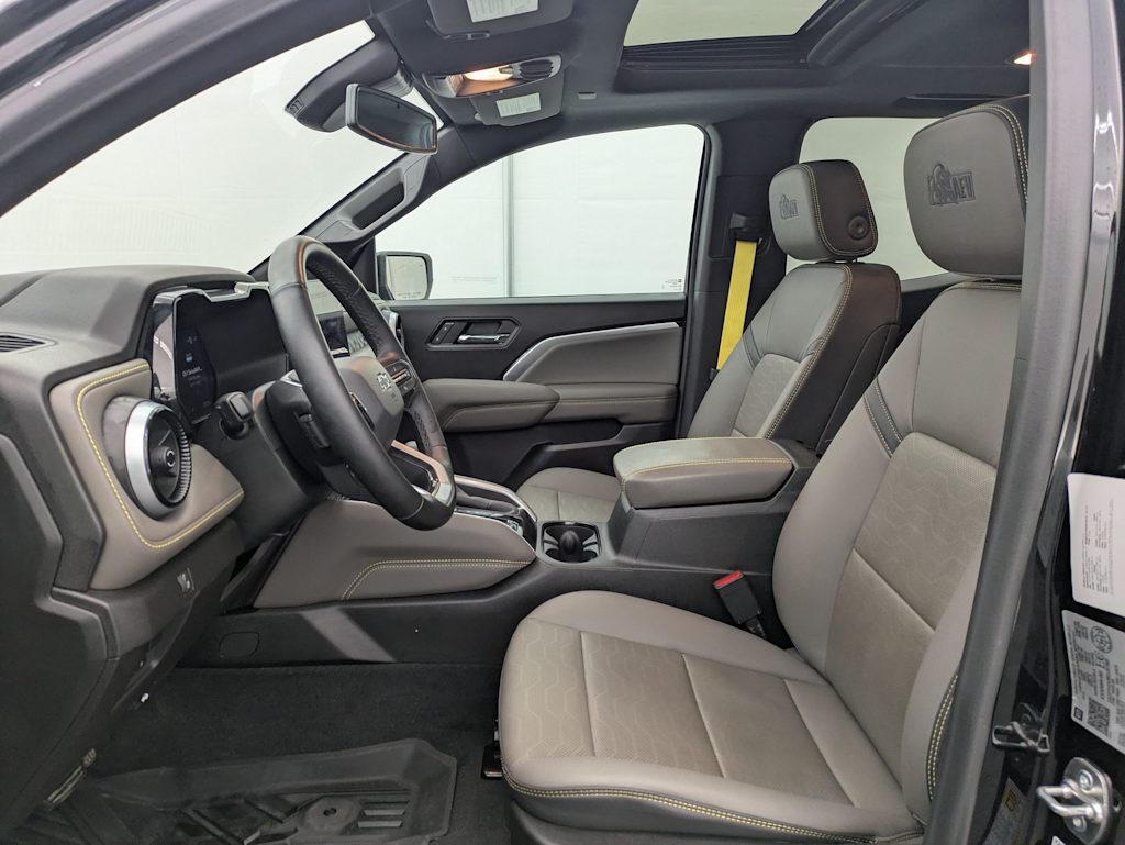 Thumbnail: 2024 Chevrolet Colorado - 11