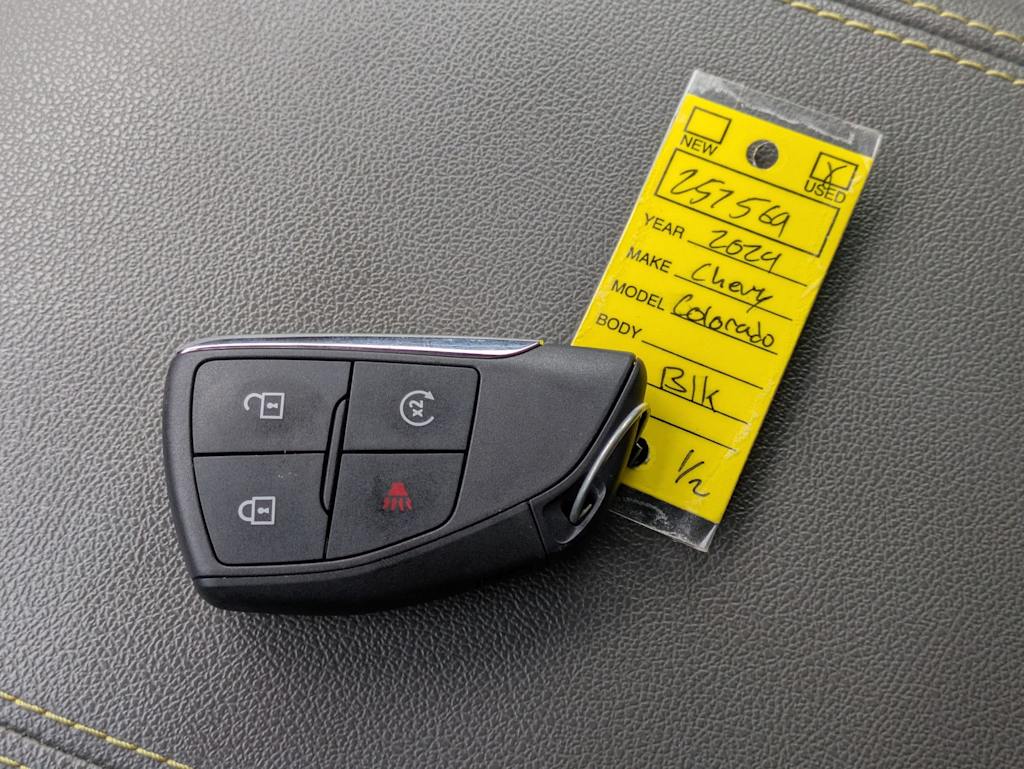 Thumbnail: 2024 Chevrolet Colorado - 18