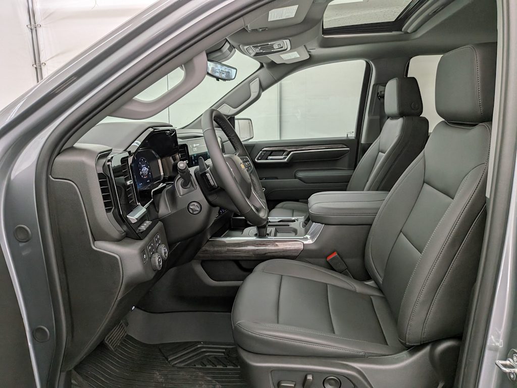 Thumbnail: 2026 Chevrolet Silverado 1500 - 11