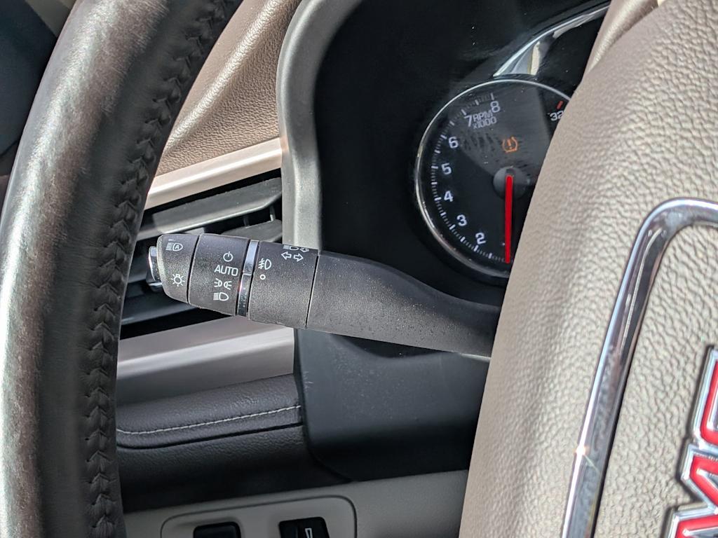 Thumbnail: 2017 GMC Acadia - 33