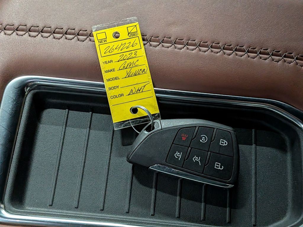 Thumbnail: 2023 GMC Yukon - 18