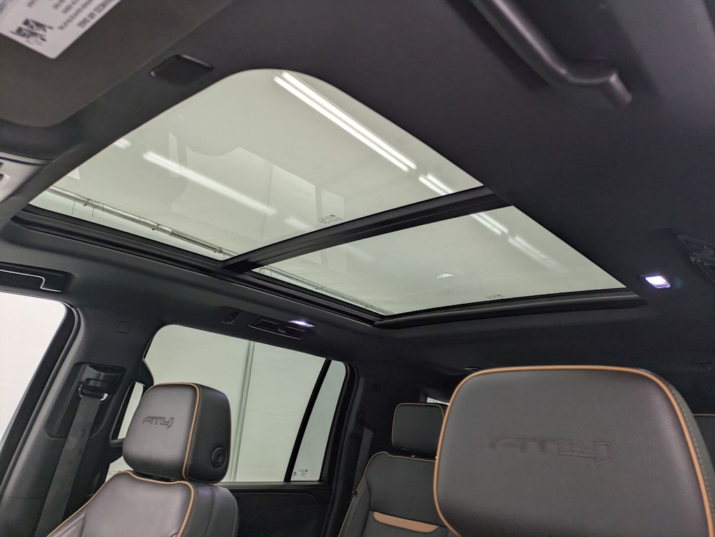 Thumbnail: 2023 GMC Yukon XL - 28