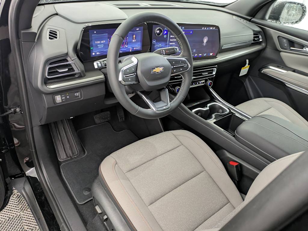 2025 Chevrolet Traverse LT 2