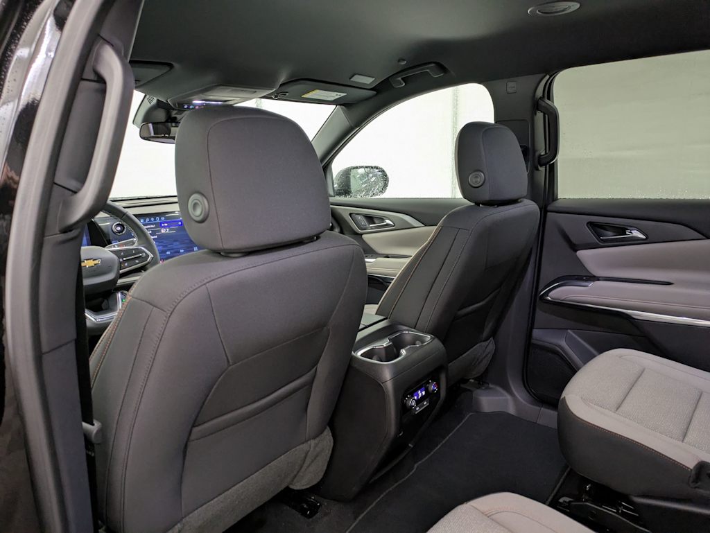 2025 Chevrolet Traverse LT 13