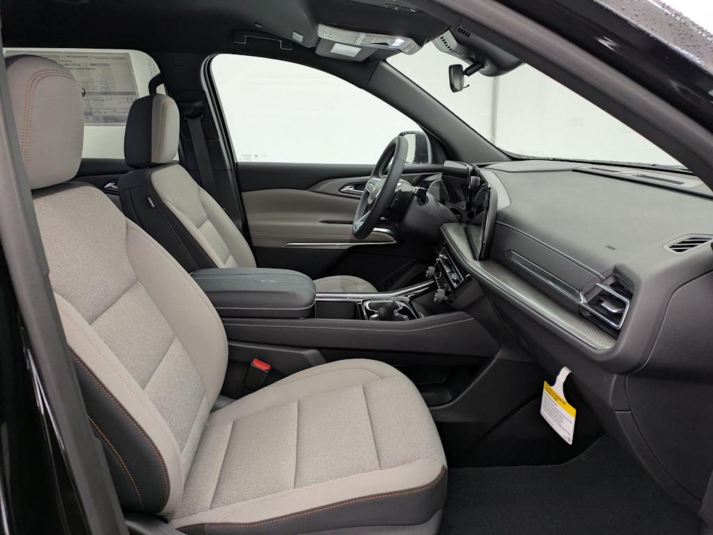 2025 Chevrolet Traverse LT 12