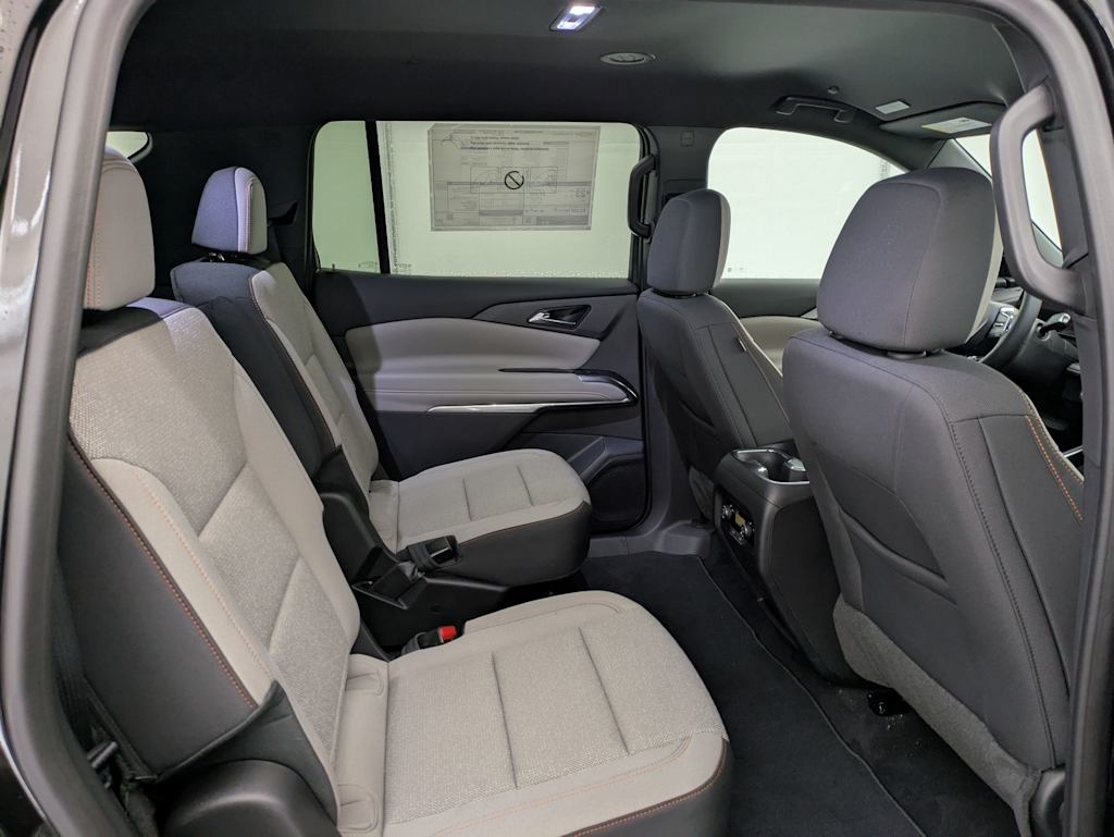 2025 Chevrolet Traverse LT 28