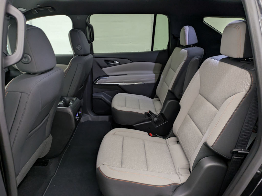 2025 Chevrolet Traverse LT 27