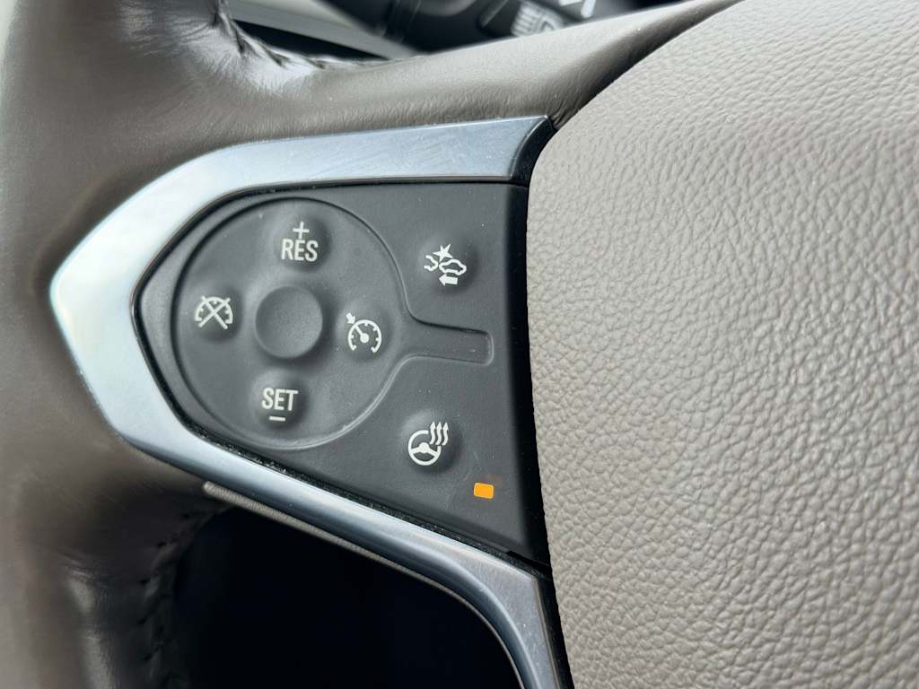 Thumbnail: 2021 Chevrolet Traverse - 31