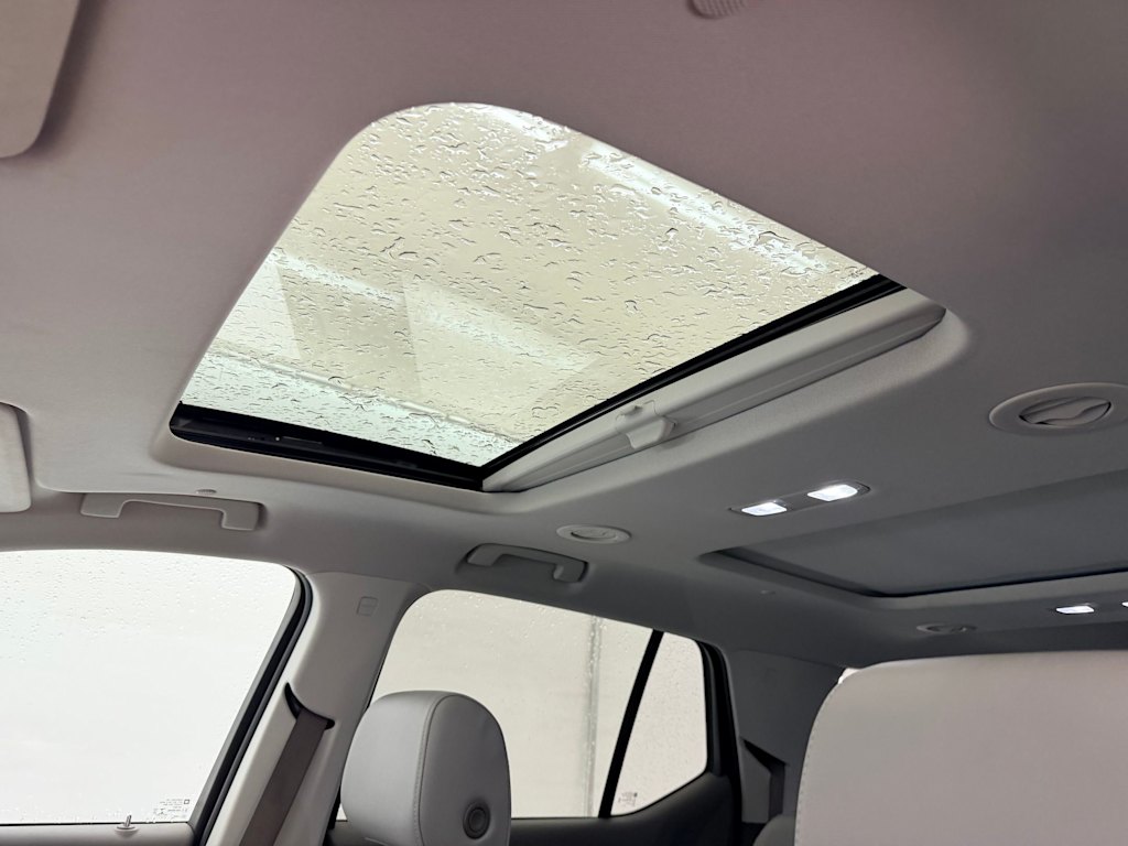 Thumbnail: 2021 Chevrolet Traverse - 28