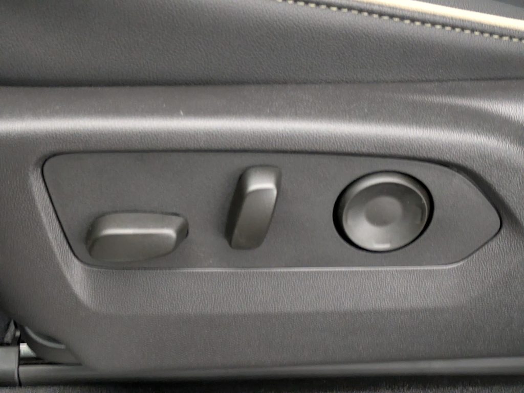 Thumbnail: 2025 Chevrolet Suburban - 25