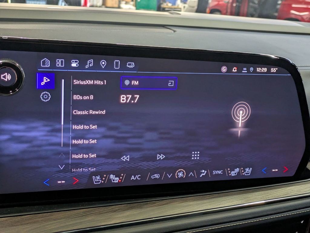 Thumbnail: 2025 Chevrolet Suburban - 36