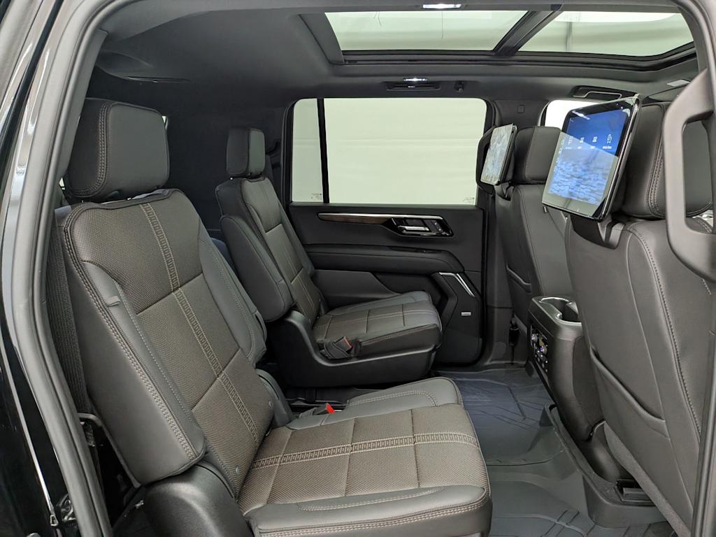 Thumbnail: 2026 Chevrolet Suburban - 28