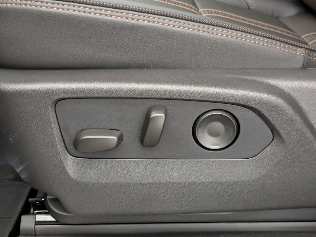 Thumbnail: 2026 Chevrolet Suburban - 25