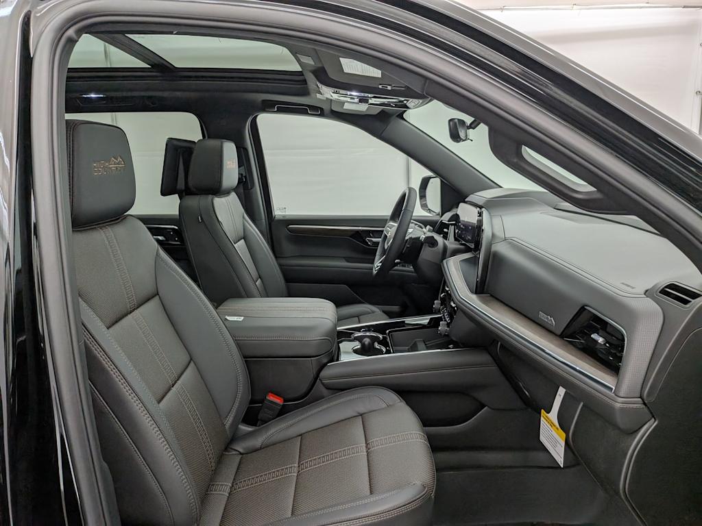 Thumbnail: 2026 Chevrolet Suburban - 12