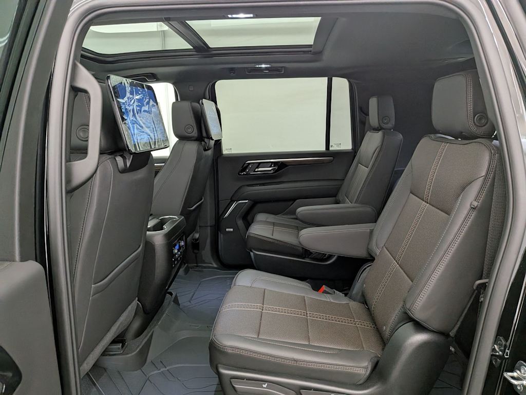 Thumbnail: 2026 Chevrolet Suburban - 27