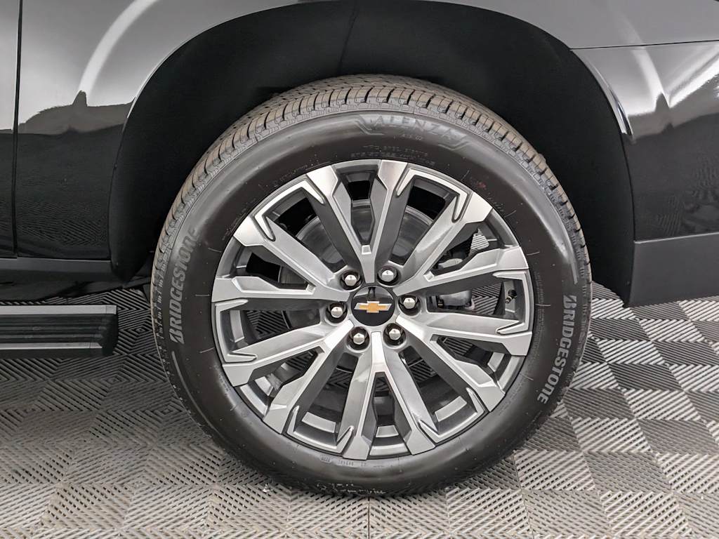 Thumbnail: 2026 Chevrolet Suburban - 8