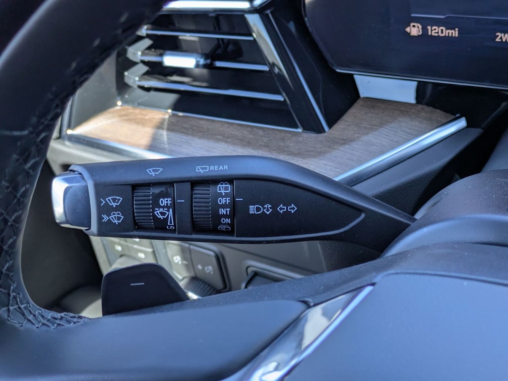 Thumbnail: 2026 Chevrolet Suburban - 32