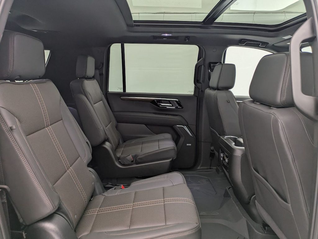 Thumbnail: 2026 Chevrolet Suburban - 29