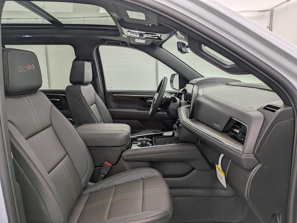 Thumbnail: 2026 Chevrolet Suburban - 12