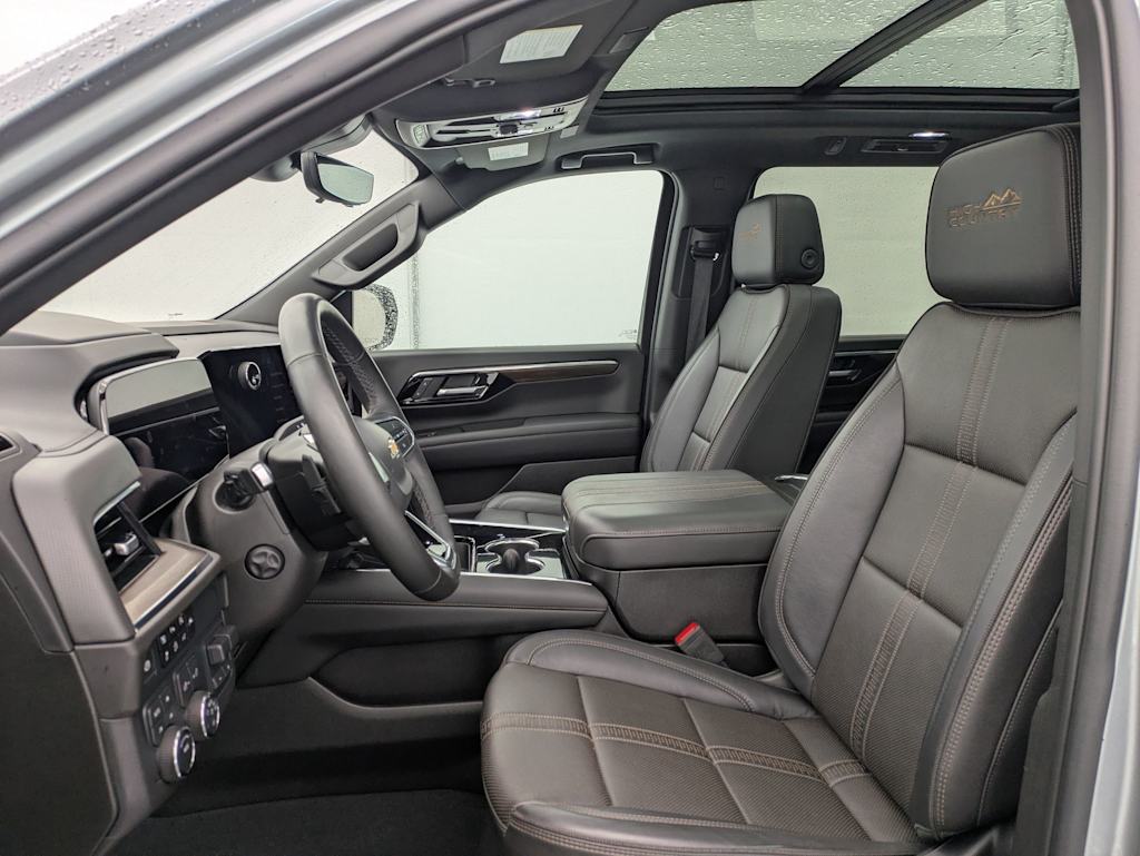 Thumbnail: 2025 Chevrolet Suburban - 11