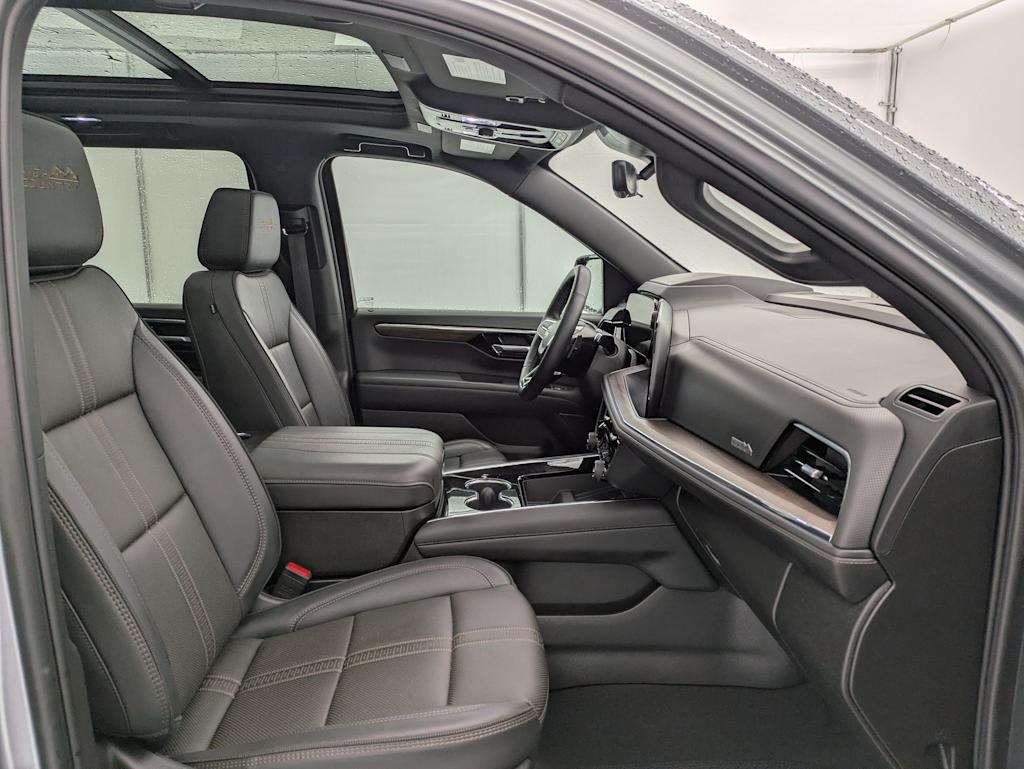 Thumbnail: 2025 Chevrolet Suburban - 12