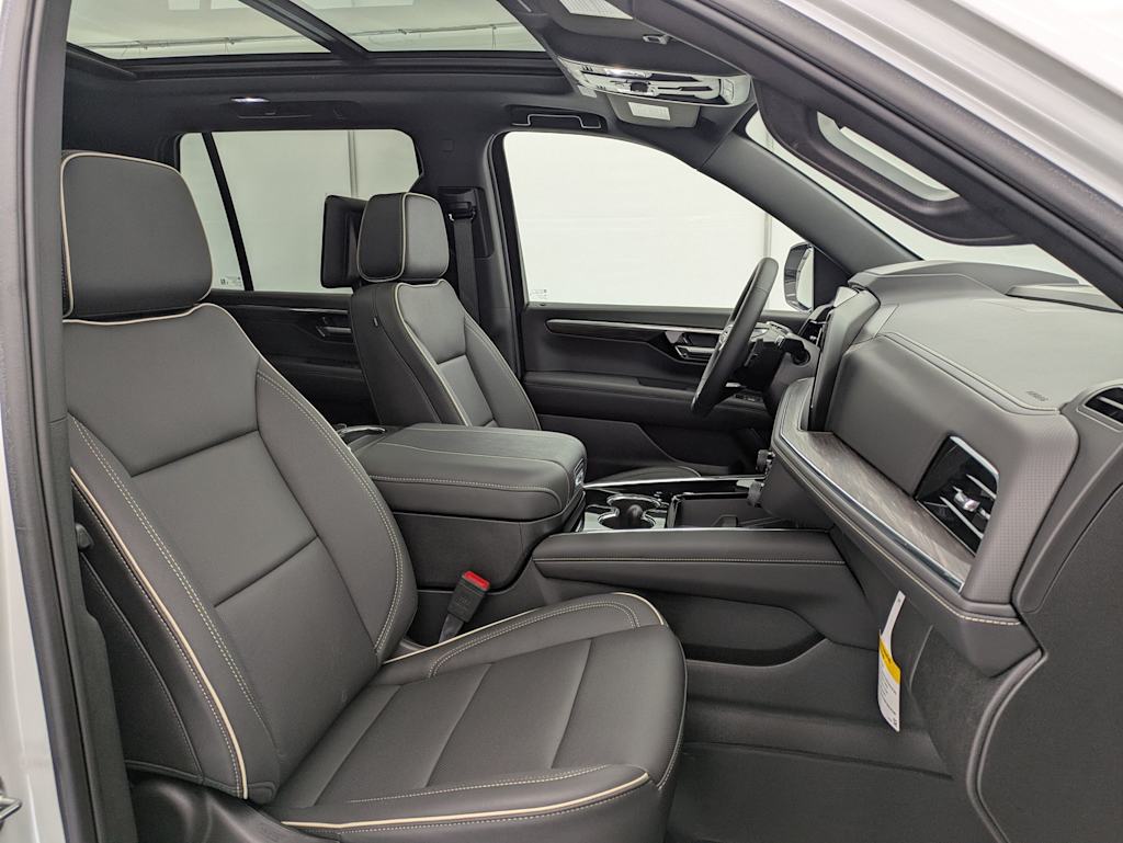 Thumbnail: 2025 Chevrolet Tahoe - 12