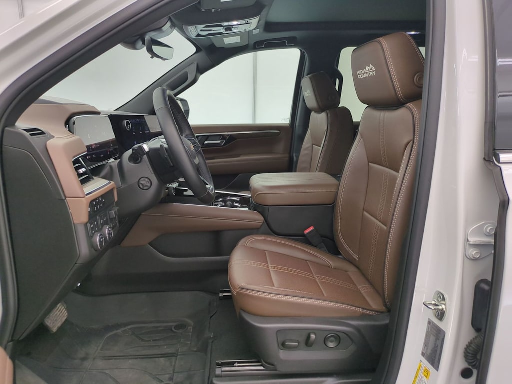 Thumbnail: 2025 Chevrolet Tahoe - 10