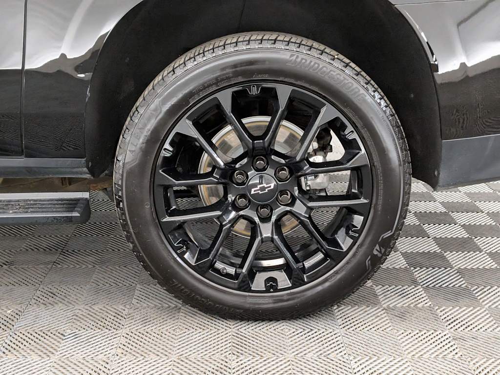 Thumbnail: 2023 Chevrolet Suburban - 7