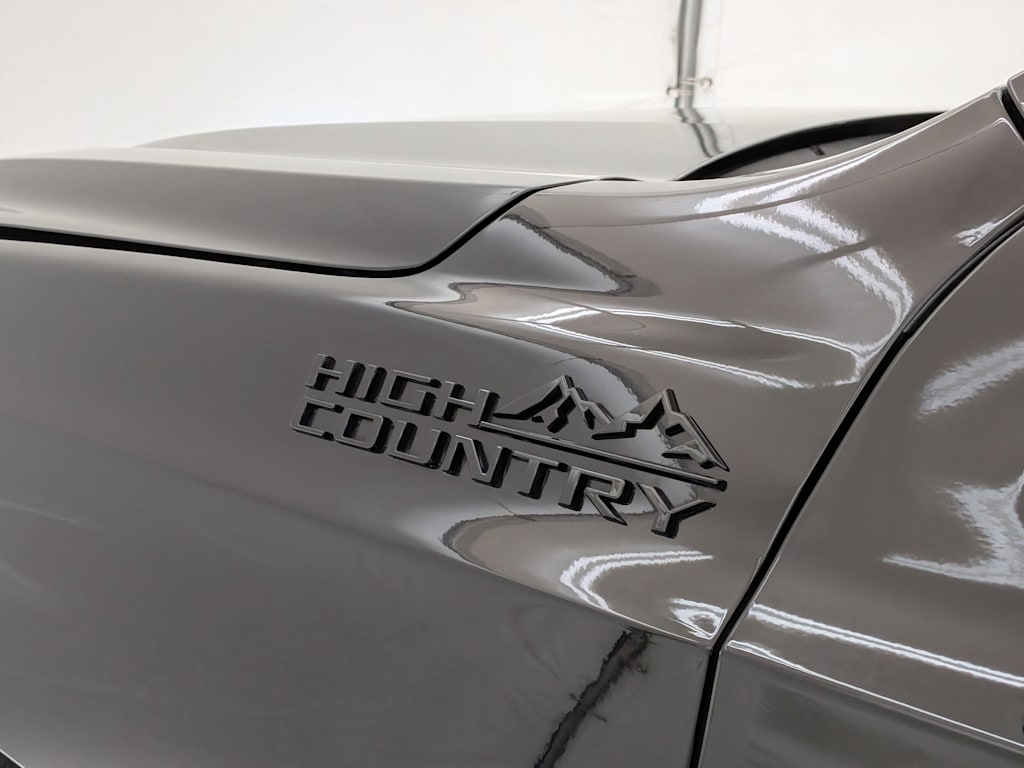 Thumbnail: 2023 Chevrolet Suburban - 6