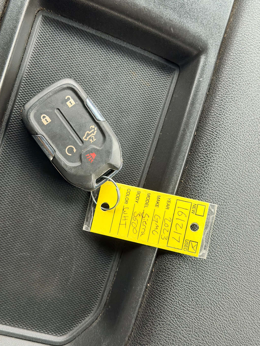 Thumbnail: 2023 GMC Sierra 3500 - 16