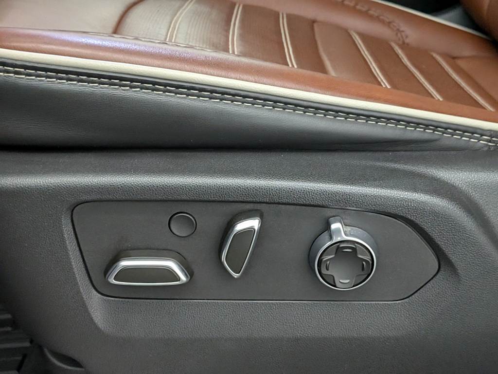 Thumbnail: 2024 GMC Sierra 3500 - 25