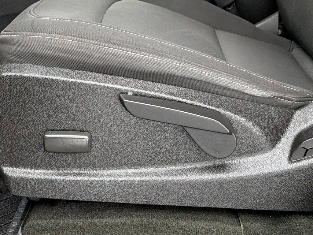 Thumbnail: 2017 GMC Canyon - 28